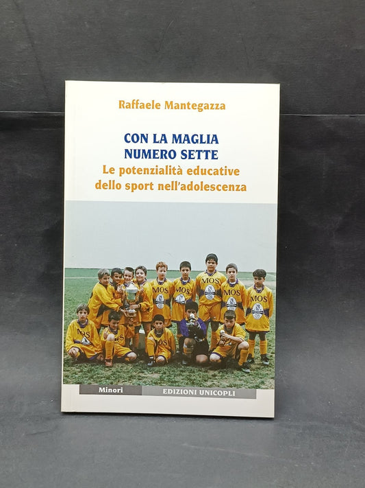 Libro raffaele manegazza con la maglia numero sette unicopli