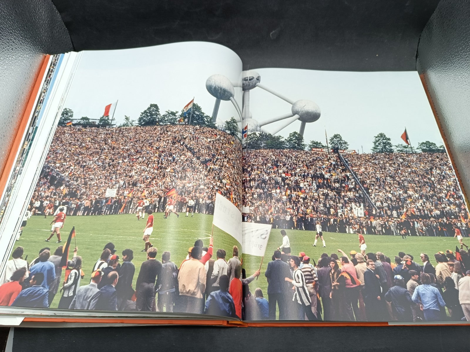 Libro The Beatiful Game el Futbol en los anos setenta Taschen
