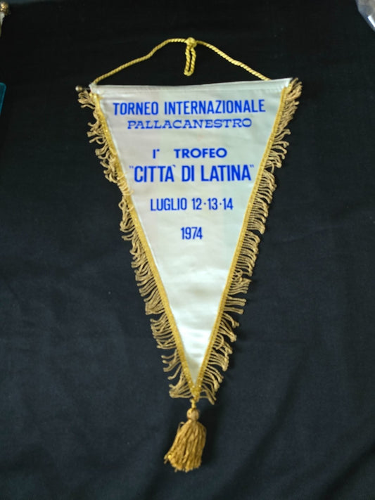 Gagliardetto Pennant  1� trofeo citt� di latina luglio 1974 pallacanestro Basket