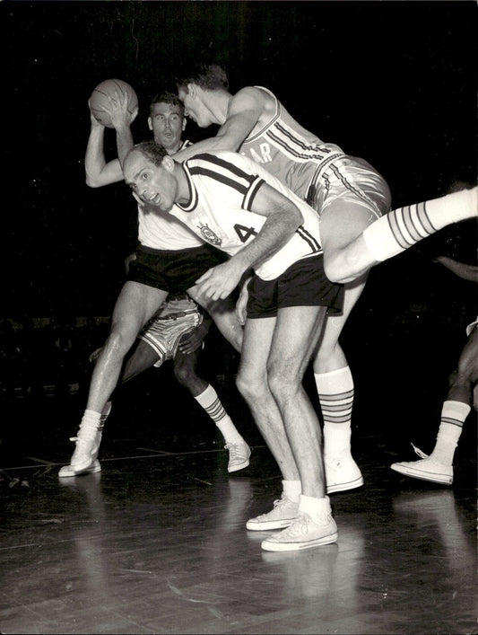 Foto campo Originale Borletti MIlano vs Minganti Virtus Bologna Basket anni '50