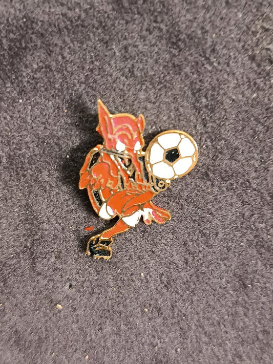 Old Pins Pin Badge Spilla A.C.Milan Diavolo rossonero senza piedino 296