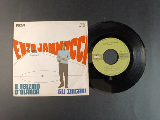 45 giri Enzo Jannacci _ Il Terzino d'Olanda / Zingari 1969