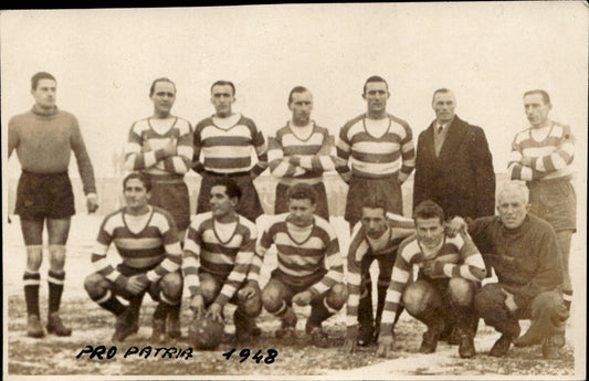 Fotografia formazione squadra calcistica Pro Patria 1948
