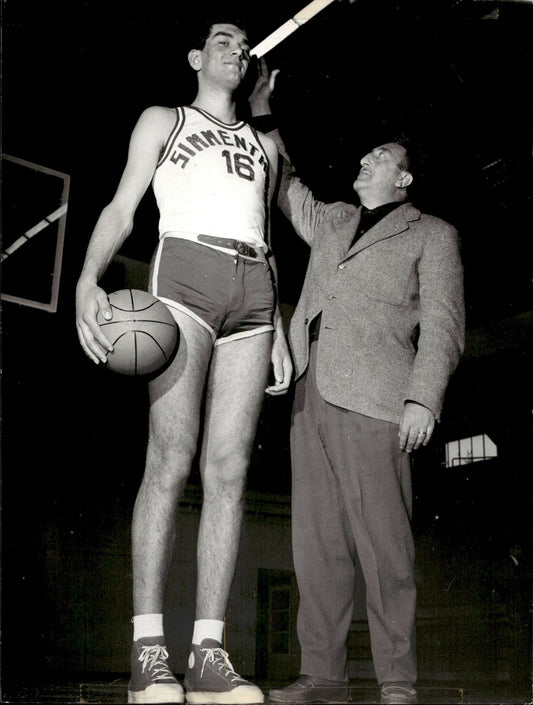 Foto Originale '60 Simmenthal Olimpia Milano Basket  1 players da identificare