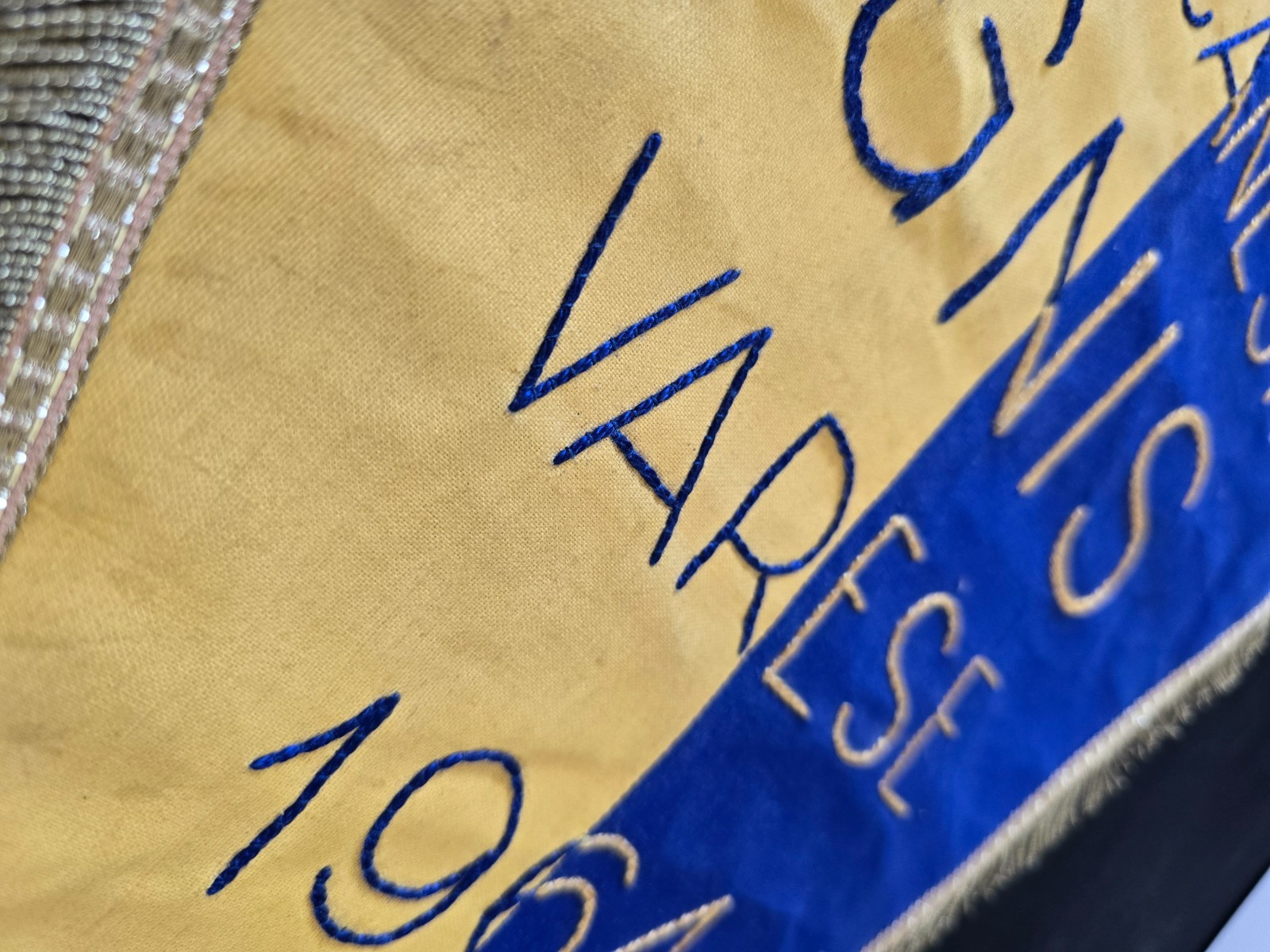 Gagliardetto ricamato Pallacanestro IGNIS VARESE Basket Campione d’ItaliA 1964