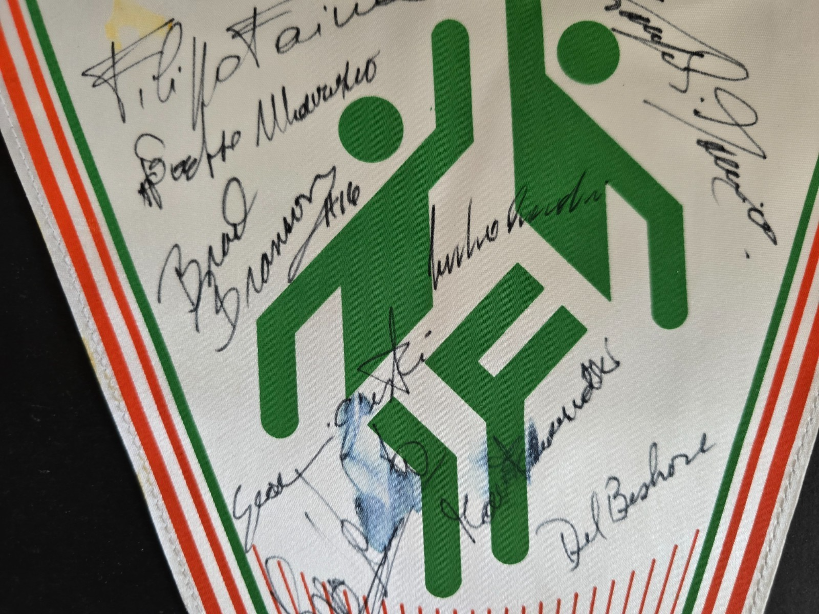 Gagliardetto Pennant SACRAMORA Basket Rimini autografi originali anni 80