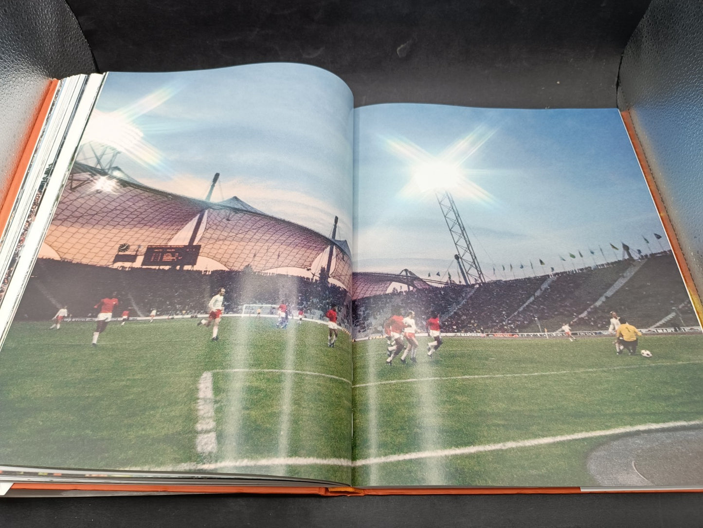 Libro The Beatiful Game el Futbol en los anos setenta Taschen