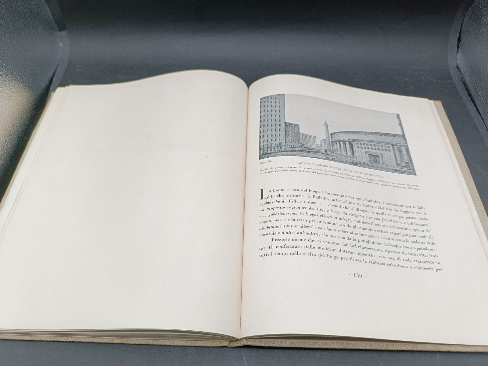 Volume illustrato Stadi Esempi, tendenze, progetti Hoepli 1934