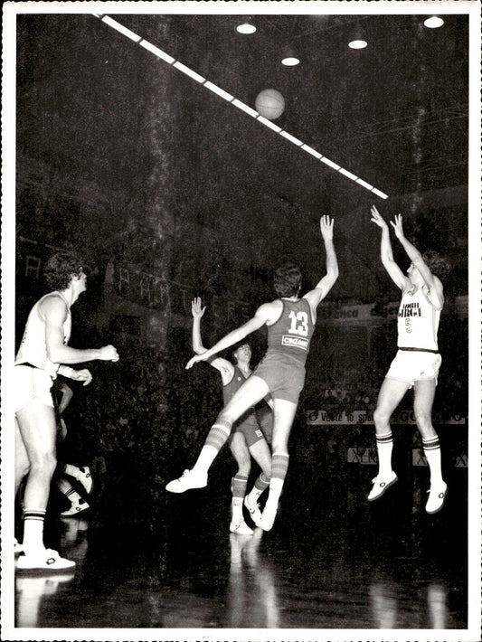 Foto campo Originale Cinzano Milano vs Mobilgirgi Varese Basket  '70 (13 e 5)