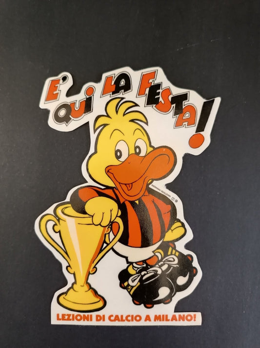 Adesivo MILAN - E' qui la festa - lezioni calcio a MIlano