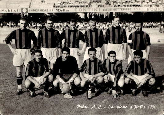 Cartolina formazione squadra Milan campione d'Italia 1951