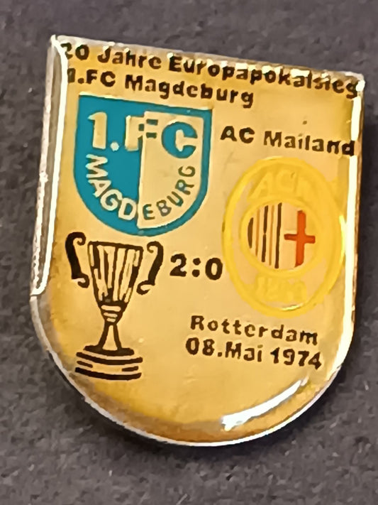 Pins Pin Badge Spilla A.C.Milan vs Magdeburgo 1974 spilla da giacca 523